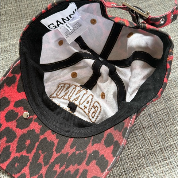 Ganni Red and Black Leopard-Print Baseball Cap with Hardware - Picture 5 of 5